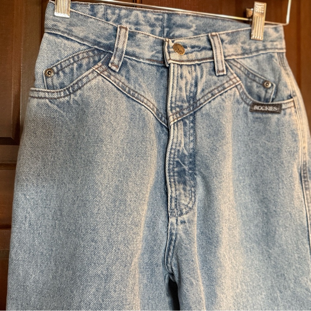 Rockies Authentic Vintage Light Blue Jeans with unique Mountain patch on back. - Picture 4 of 15